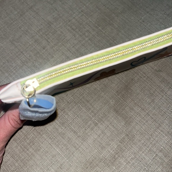 Ipsy Makeup Bag. - Picture 7 of 10